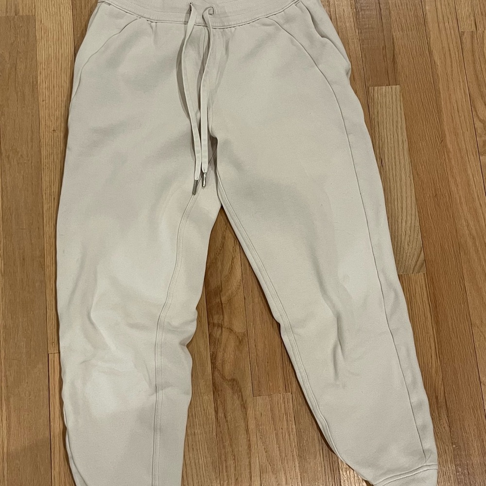 Cream Lululemon Scuba Jogger 7/8